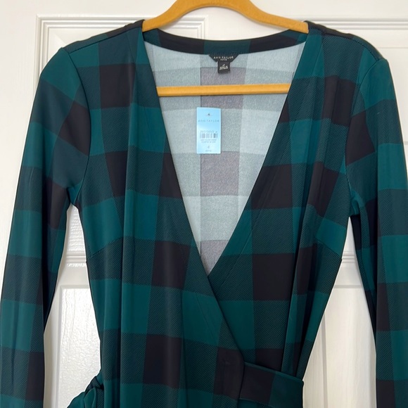 💘NWT💘 Ann Taylor Petite Matte Jersey Wrap Dress Size 4P - Picture 2 of 4